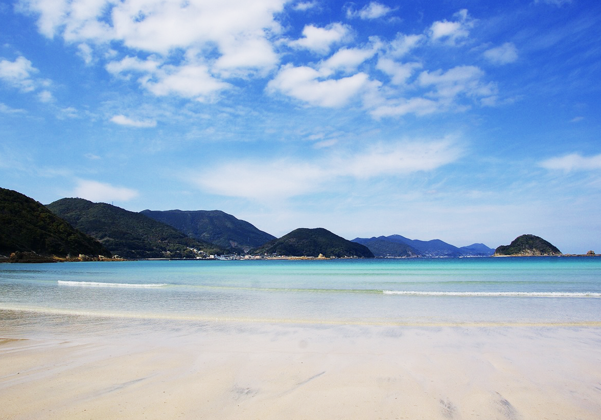 写真：青い空、白い砂浜の蛤浜